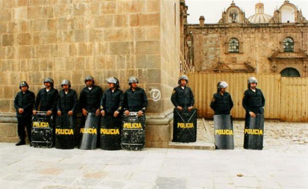 Kravallpoliser i Cuzco.