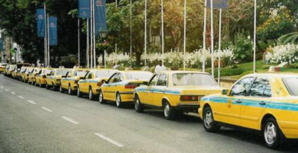 Taxibilar i Funchal.