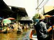 Floating Market i Damnoen Saduak.