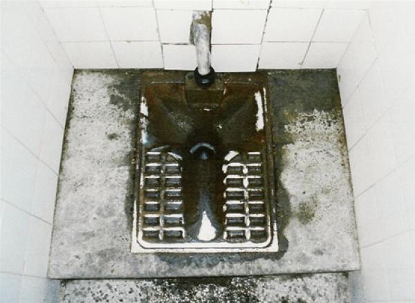 Offentlig toalett i Zagreb, Kroatien.