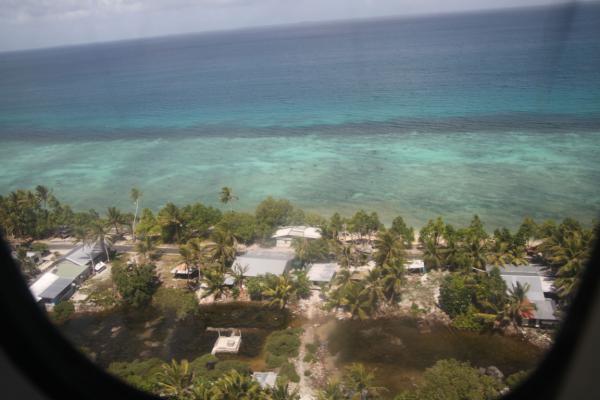 Tuvalu från flygplansfönstret