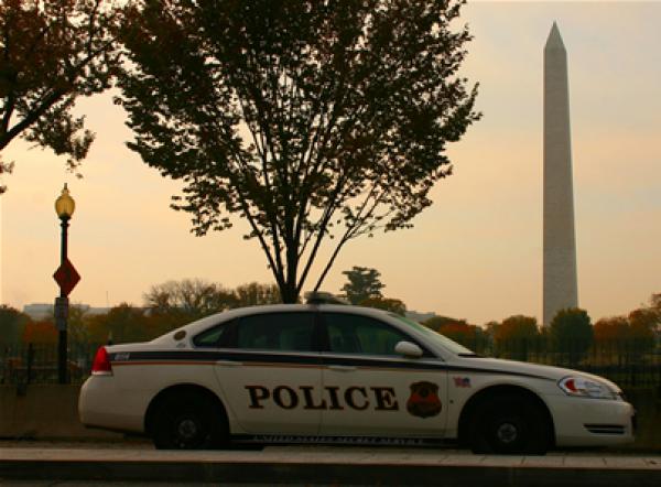 Secret Service patrullbil och Washington Memoria